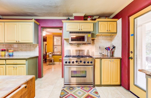 Mid America House | 5,000 sq. ft. Lake villa, 5/5 BA , sleeps 12, 2 boat stalls, 20x40 PRIVATE pool