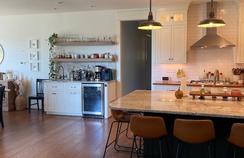 Buechel House | 5-acre Estate Home w/Swimming Pool, 10 minutes to Valhalla!