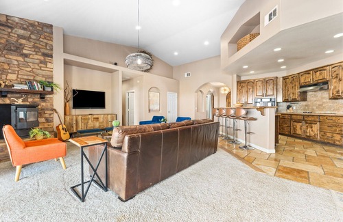 Joshua Tree Highlands House | 5 acres, heated pool & spa, great views near the park!