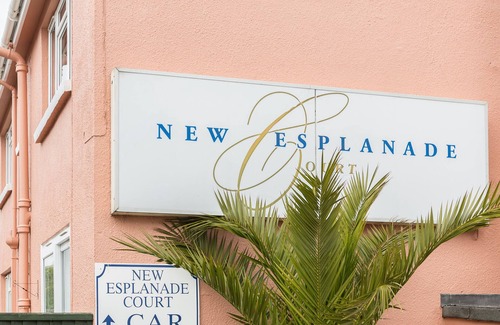 Paignton Apartment | 5* Apartment - Free Swimming Pool - Free Parking on site