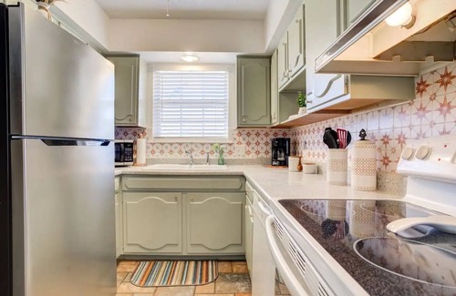 Lubbock House | 5 BD/2BA + Fun Backyard + CENTRAL + Hot Tub + Updated w/3 TVs!