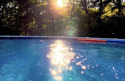 East Stroudsburg Villa | 5 BDR Poconos Villa ~ Large Hot Tub ~ Game Room ~ Privacy