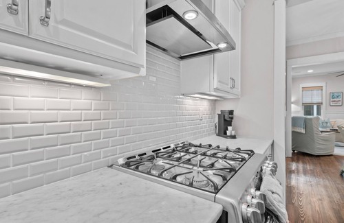 Watercolor House | 5 BDRM & 6 seat golf cart! On the green, everything for KIDS, 2 King BDRMs