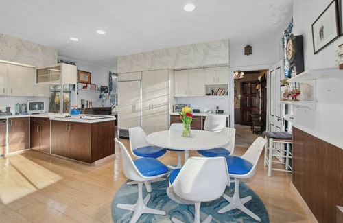 Newburgh House | 5 bdrm Victorian, built in 1881-With 21 rooms, on a hill on 4 VERY private acres