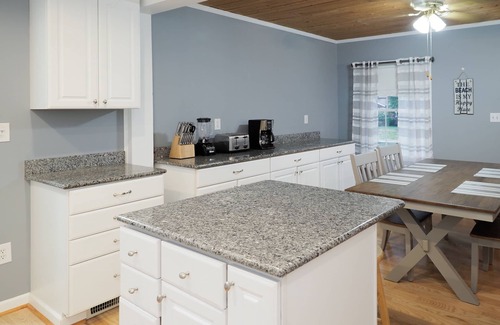 South Haven House | 5 bed, 5 bath, fire pit, private heated pool, close to downtown!