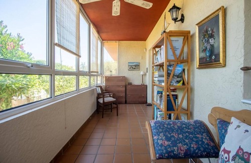 El Albir Villa | 5-bed chalet in Albir, with swimming pool, AC, 20-min-walk to beach.