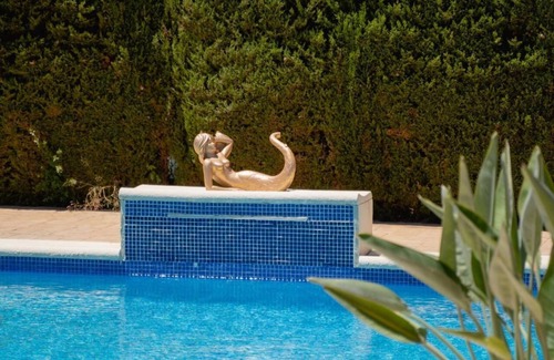 El Albir Villa | 5-bed chalet in Albir, with swimming pool, AC, 20-min-walk to beach.