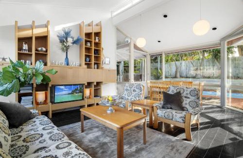 Beaumaris House | 5-Bed Haven with Pool Minutes From Beaches & Parks
