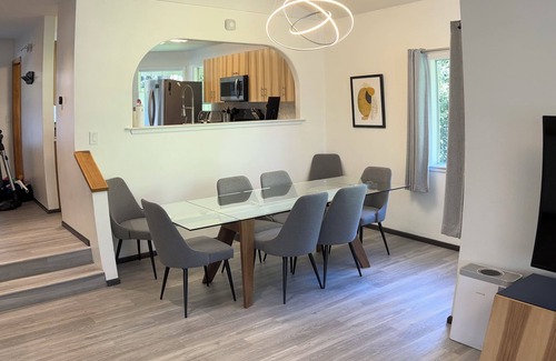 Western House | 5 bedroom/2.5 bath. Spacious Home in a Charming Neighborhood