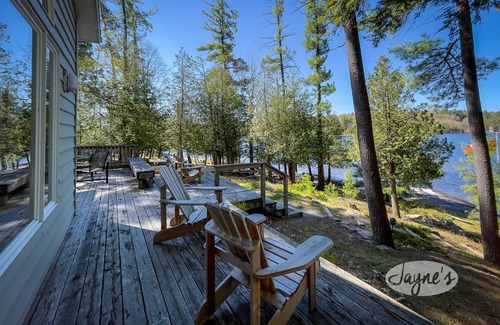 Bracebridge Cottage | 5 bedroom, 2 bath, Eilean Gowan Island, Lake Muskoka! Minutes to Bracebridge!