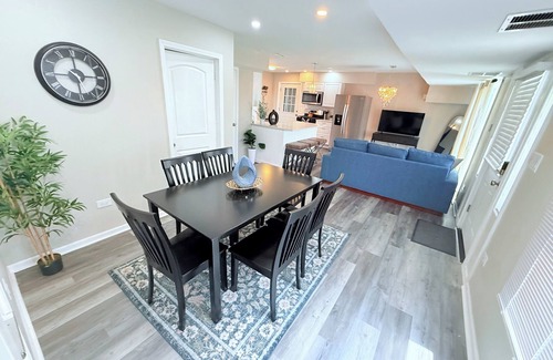 Franklin Park House | 5-bedroom 2 bath home with spacious yard-15 min to O'Hare Airport-Chicago