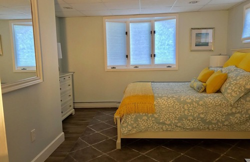 Olcott House | 5 bedroom, 2 bathroom home- Minutes from Niagara Falls