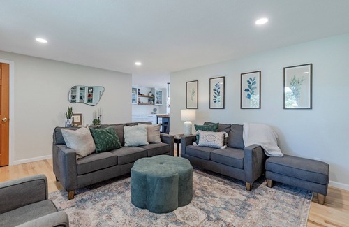 Central Oregon House | 5-bedroom/3 bath home just 5 minutes to University of Oregon, patio/hot tub