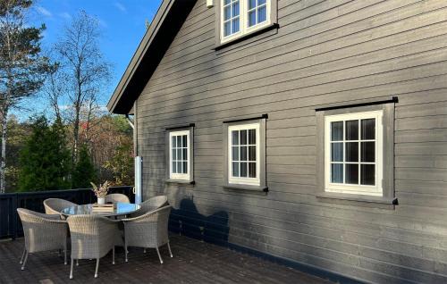 Belland House | 5 Bedroom Cozy Home In Lyngdal