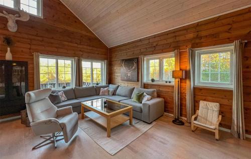 Belland House | 5 Bedroom Cozy Home In Lyngdal