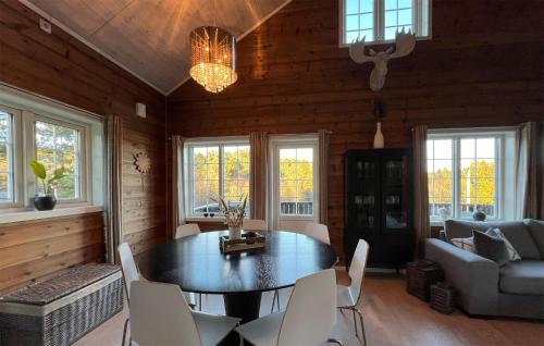 Belland House | 5 Bedroom Cozy Home In Lyngdal