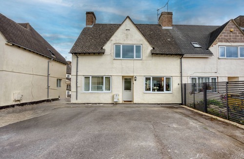 Cirencester House | 5 bedroom house in Cirencester - long stay discounts offered!