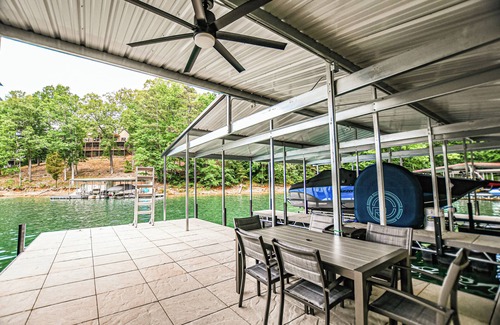 Big Creek House | 5 Bedroom Lake House in Big Creek- Quiet Cove- BEST SUNSET VIEW ON THE LAKE!