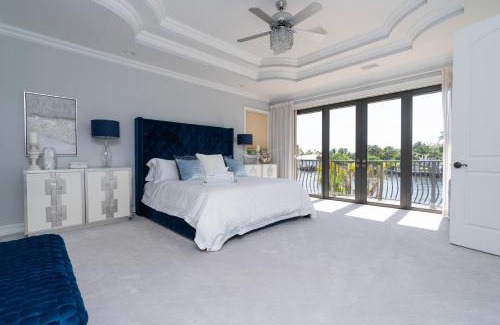 Deerfield Beach House | 5 Bedroom Luxe Villa on Deep Water Intracoastal