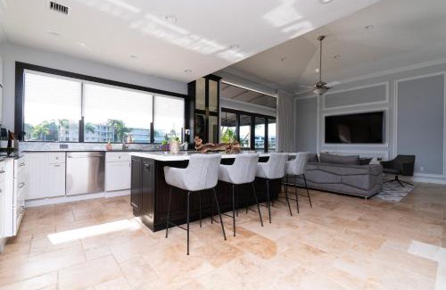 Deerfield Beach House | 5 Bedroom Luxe Villa on Deep Water Intracoastal