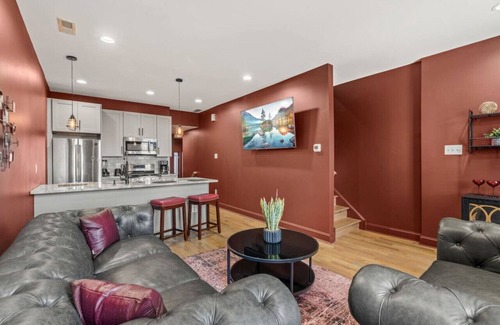 North Philadelphia West House | 5 Bedroom | Luxurious | Movie theater