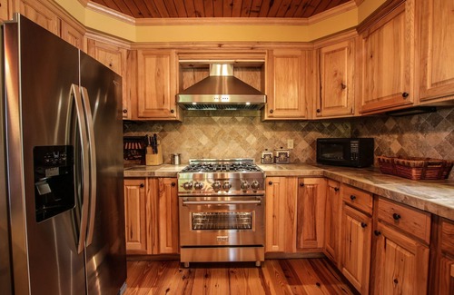 Maggie Valley House | 5 bedroom Luxury Cabin in Mountains of Maggie Valley, NC Hot tub and pool table.