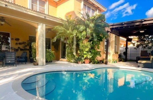 Ludlam Apartment | 5 Bedroom Single family (625446) by Houzlet