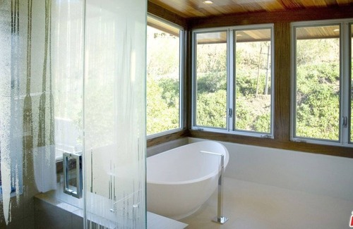 Malibu Apartment | 5 Bedroom Single family L-79578 by Houzlet