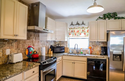 Walsingham House | 5 bedroom, spacious home, just minutes to Beach!
