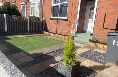 Stoke-on-Trent House | 5 bedroom- Stunning Townhouse in City Centre near Alton Towers & Peak District