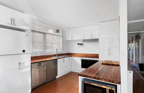 Highett Condo | 5-bedroom suite w/private kitchen & bathrooms