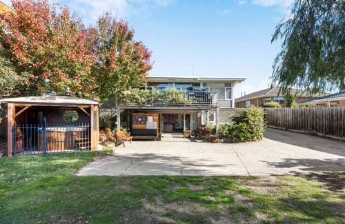 Highett Condo | 5-bedroom suite w/private kitchen & bathrooms