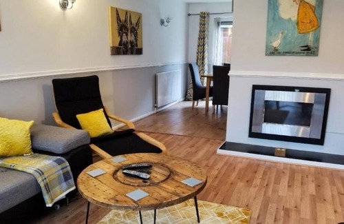 Kimberley House | 5 bedroomed house available for guests and contractors Wifi Parking