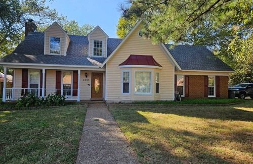 Southwind House | 5-BR Home with Pool Near Collierville - Primary Master Bedroom Downstairs.