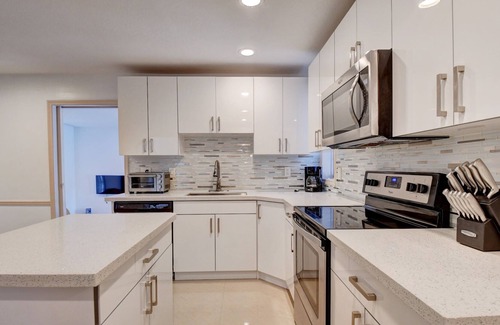 Boynton Beach House | 5 BR Mansion with Pool &Jacuzzi /non-heated/ FL