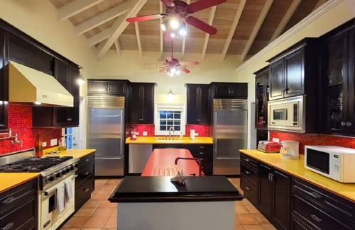 Estate Elizabeth Villa | 5 Ensuite Bedrooms with Saltwater Pool and Stunning Views on Lush Tropical Grounds
