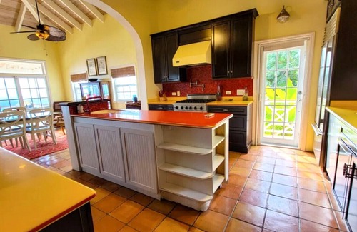 Estate Elizabeth Villa | 5 Ensuite Bedrooms with Saltwater Pool and Stunning Views on Lush Tropical Grounds