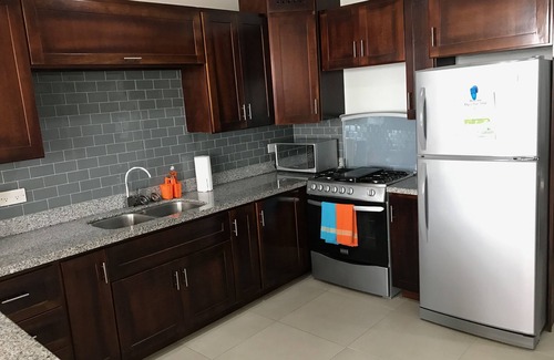 Bois d'Orange Apartment | #5 GORGEOUS Views, Great Location, Modern Apartment