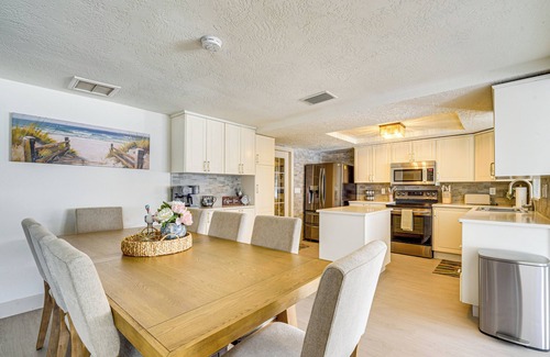 Holiday House | 5 Mi to Beach: Retreat w/Heated Pool in Holiday!