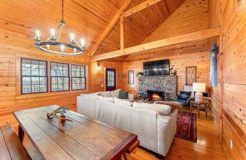 Eureka Springs House | 5 Mi to Beaver Lake Family Cabin with Game Room