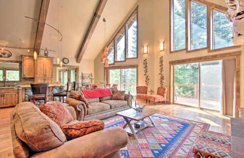 Crescent House | 5 Mi to Crescent Lake Dog-Friendly Oregon Getaway