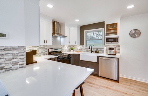 Northwest Los Angeles Heights Cottage | ~ 5 Mi to Downtown: Modern San Antonio Cottage