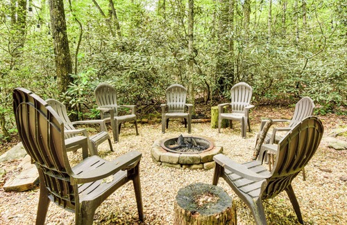 Sautee Nacoochee Cabin | 5 Mi to Unicoi State Park & Lake: Hot Tub Haven!