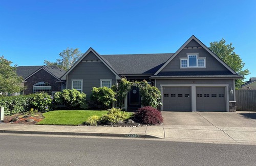 Springfield House | 5 Miles from Hayward field