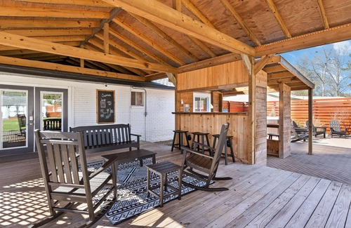 Foley Cottage | 5 miles to OWA & Sports: Big yard w/ hot tub, covered deck, 7 miles to beach