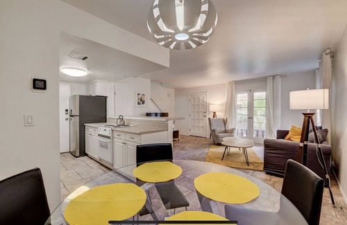 Paradise Condo | 5 Min from strip. Next UNLV, STRBCKS, Restaurants.