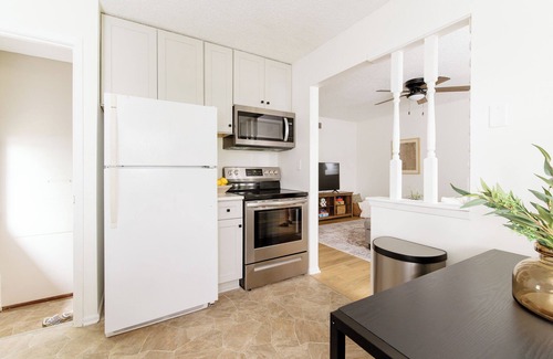 Altoona House | 5 Min to Adventureland and Casino - Fenced in yard