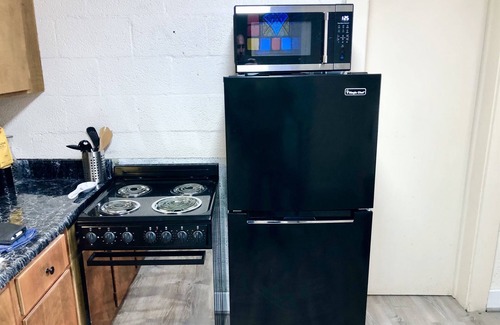 Clifton Forge Cabin | 5 min to Douthat, Stained Glass, Fall Foliage, King Bed, Fly Fishing, Fireplaces