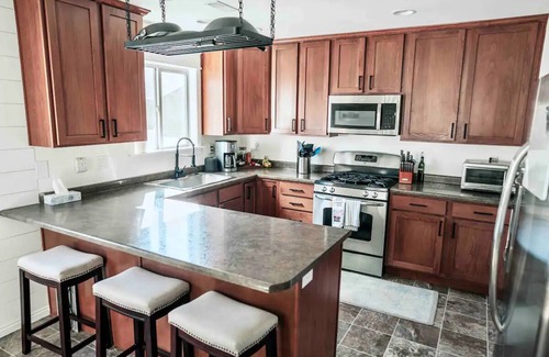 Farmington House | 5 Min to Lagoon & Family Fun! Walkable Neighborhood w/Trails, Fenced Yard, BBQ,