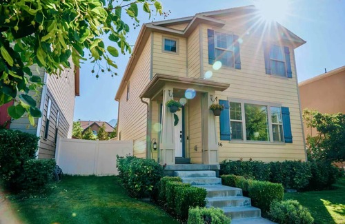 Farmington House | 5 Min to Lagoon & Family Fun! Walkable Neighborhood w/Trails, Fenced Yard, BBQ,